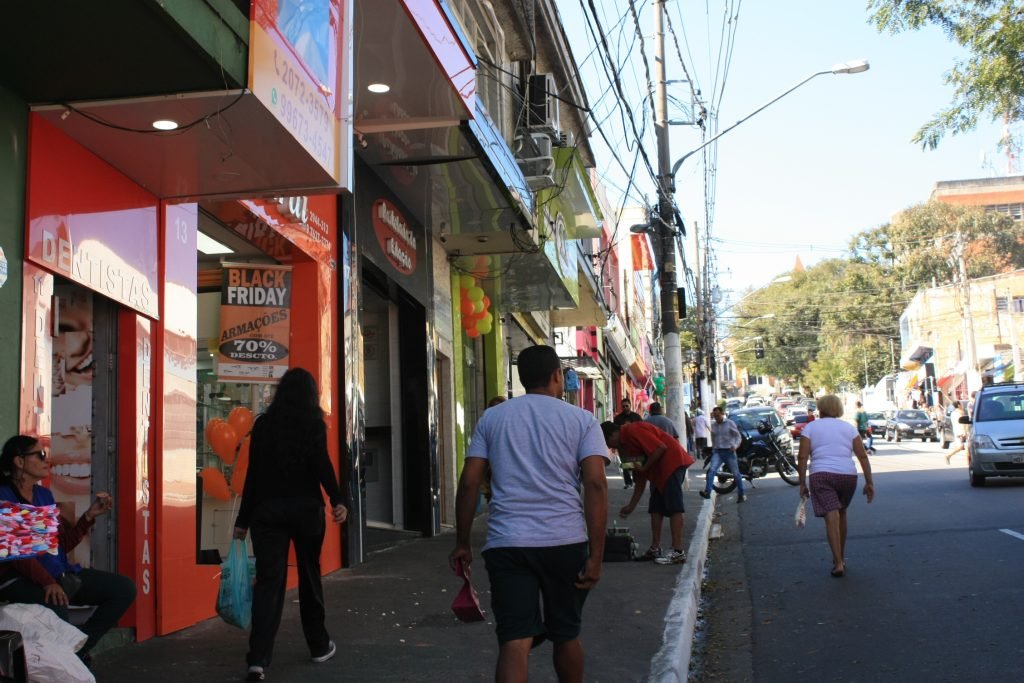 O comércio do centro de Itaquera atrai muitas pessoas todos os dias