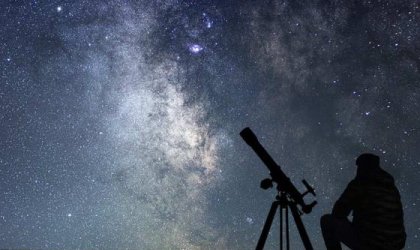 Com a ajuda de um telescópio, será possível observar a Lua e outros astros possivelmente visíveis