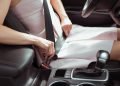O cinto de segurança deve ser usado por todos os passageiros