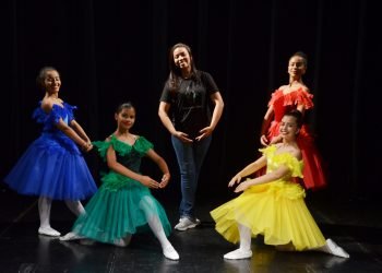 projeto “Oficinas Criativas – Dançando no Instituto Itaquareia”