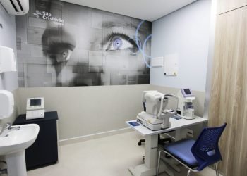 O centro oftalmológico está instalado no 15º andar do edifício Bernini Empresarial