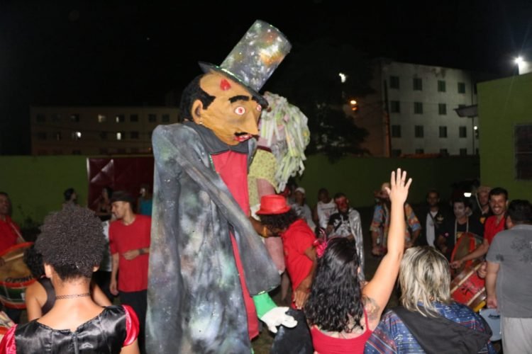 A inspiração do Cordão Sucatas Ambulantes vem de grupos tradicionais do interior de São Paulo