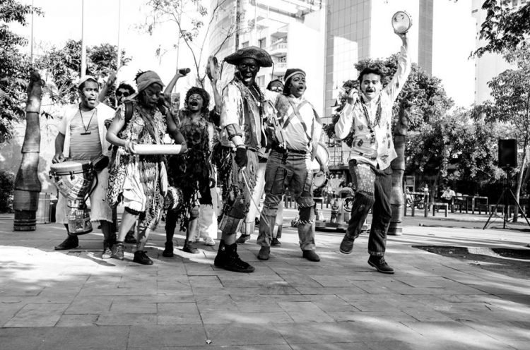 Na peça a Cia. do Miolo e Cia. Paulicea se juntam para revisitar histórias de Lampião