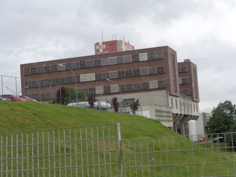 O hospital fina na Rua Otelo Augusto Ribeiro, 899