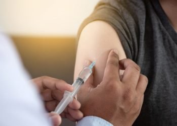 Vacinação dentro do carro