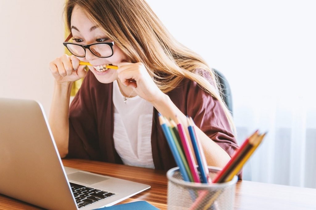 Mesmo antes da pandemia, já era uma tendência o uso prolongado de aparelhos como o celular, o notebook, a televisão e o tablet