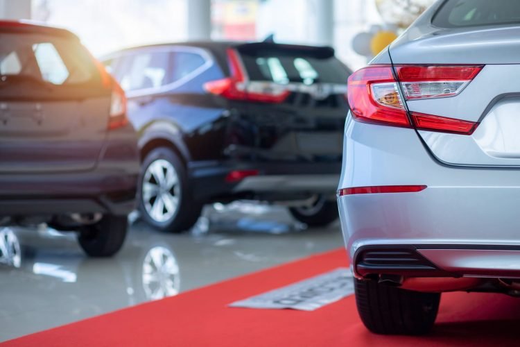 Será necessário manter uma escala de revezamento de funcionários, respeitando o limite de 20% de pessoal do setor de showroom e administrativo