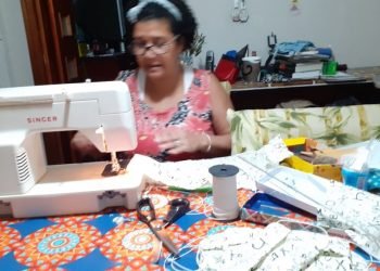 Alimentos por uma máscara