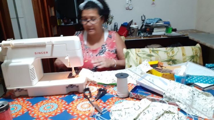 Alimentos por uma máscara