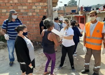 Entregam cestas de suprimento alimentar a população de baixa renda