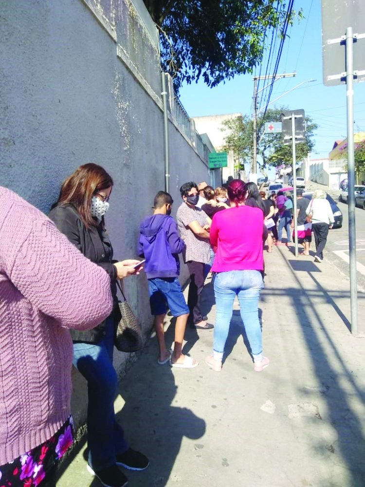 Fila e muita espera!