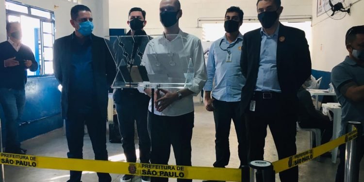 O prefeito Bruno Covas esteva na quinta-feira no local para acompanhar os trabalhos
