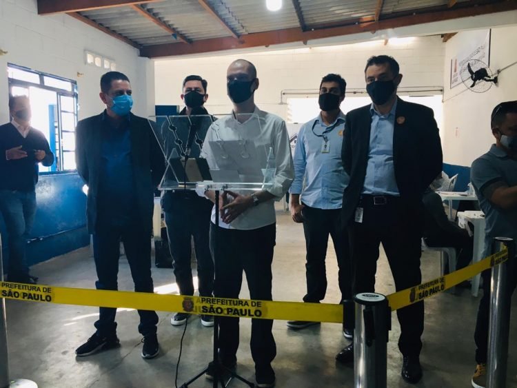O prefeito Bruno Covas esteva na quinta-feira no local para acompanhar os trabalhos