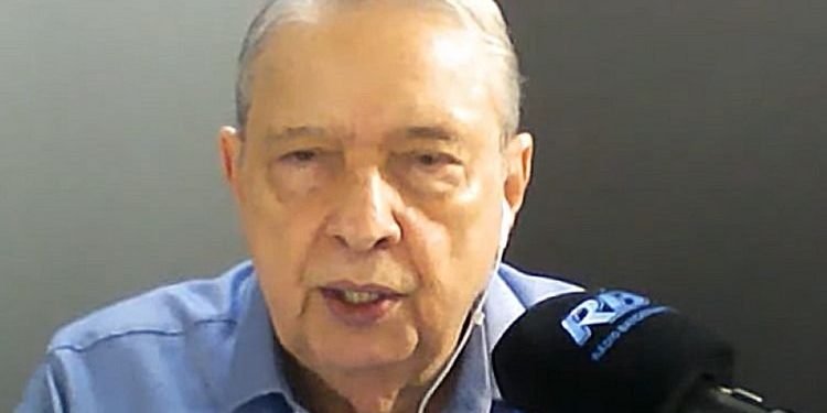 José Paulo de Andrade apresentava O Pulo do Gato, na Rádio Bandeirantes