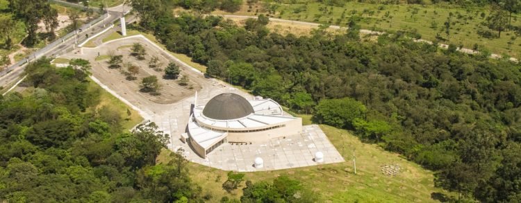 Entrada mais fácil para a moradora é pelo Planetário do Carmo
