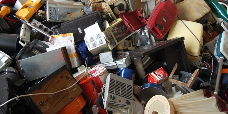 A ideia é recolher produtos elétricos e eletrônicos de pequeno e médio porte que estejam quebrados, danificados ou sem utilidade, além de pilhas descarregadas
