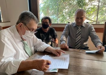 Arnaldo Faria de Sá assina Termo de Compromisso com o NDI