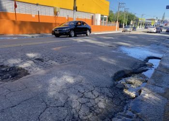 Buracos na Rua Sábado D'Angelo