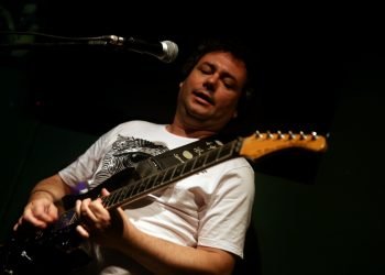 O cantor, compositor e instrumentista Elcio Lima