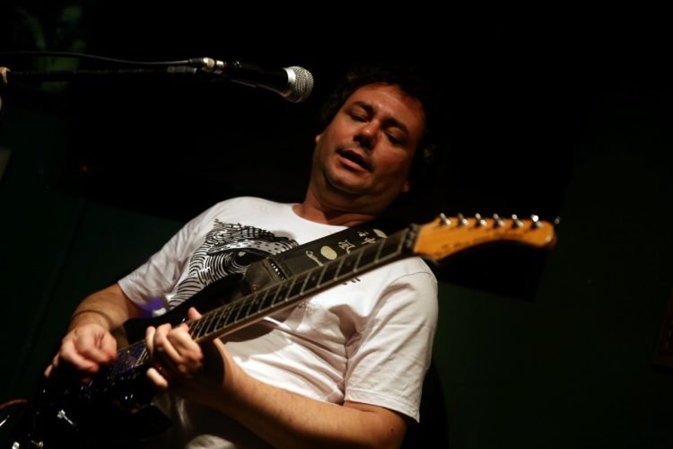 O cantor, compositor e instrumentista Elcio Lima