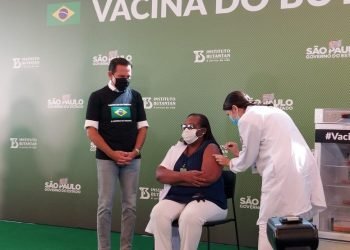 "Esta é a nossa grande chance", diz a enfermeira Mônica