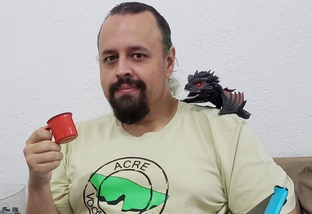 R.R.Silva residente em Itaquera e escreve desde os 10 anos de idade