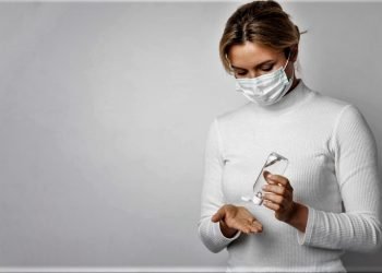 Use álcool em gel e máscara sempre