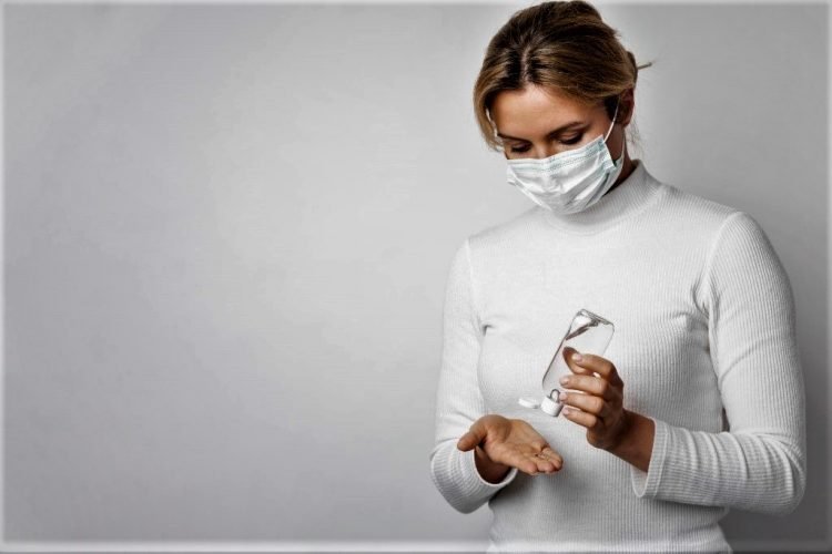 Use álcool em gel e máscara sempre