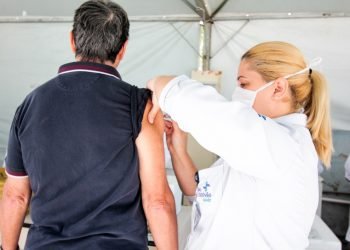Vacina será dada primeiro a idosos a partir dos 60 anos (beneficiários e comunidade em geral)
