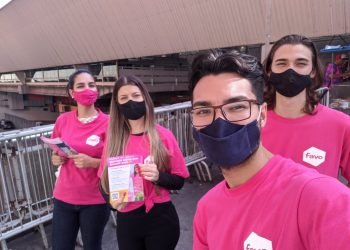 Equipe segue até a tarde de hoje na entrada do Poupatempo Itaquera