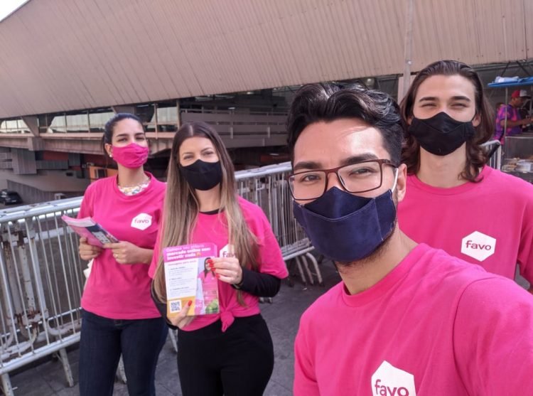 Equipe segue até a tarde de hoje na entrada do Poupatempo Itaquera