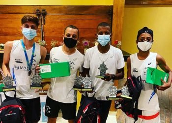 Fran e os meninos da AEC Kauê