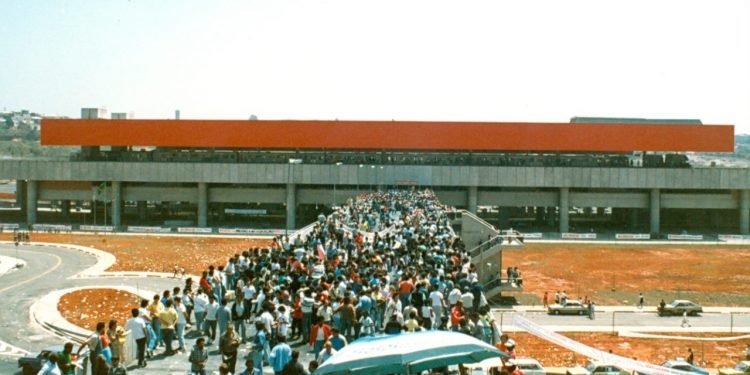 Há 33 anos era inaugurada a estação Corinthians-Itaquera do Metrô