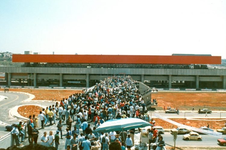 Há 33 anos era inaugurada a estação Corinthians-Itaquera do Metrô