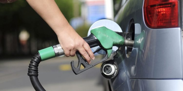 Gasolina tem nova alta e está cada vez mais difícil encher o tanque