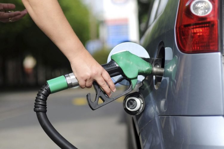 Gasolina tem nova alta e está cada vez mais difícil encher o tanque