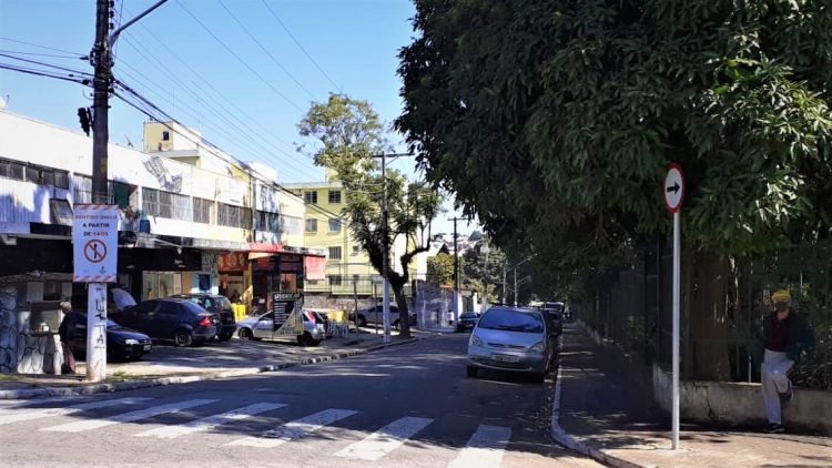 Rua Murmúrios da Tarde agora tem sentido único