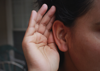 Ao notar sinais que podem estar relacionados à perda auditiva, procure um médico otorrinolaringologista