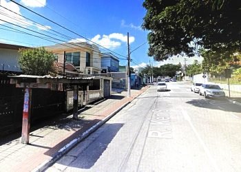 Ponto ficaria na mesma rua, na Ken Sugaya, mas em frente ao número 189