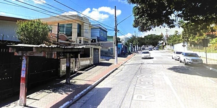 Ponto ficaria na mesma rua, na Ken Sugaya, mas em frente ao número 189