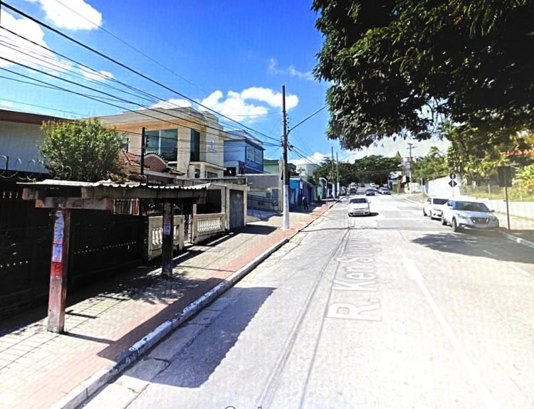 Ponto ficaria na mesma rua, na Ken Sugaya, mas em frente ao número 189