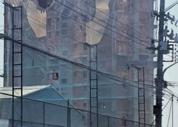 Demolição do esqueleto está sendo feita pela Prefeitura