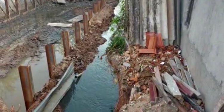 Obra de canalização aberta do Córrego Rio Verde