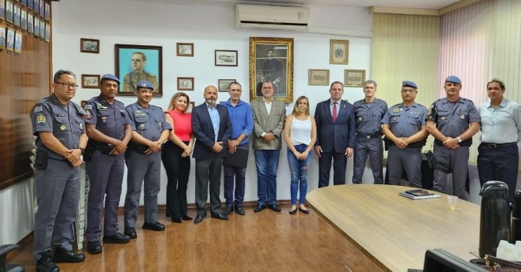 Consegs da região visitam Cia.