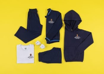 Uniforme escolar disponível no varejo