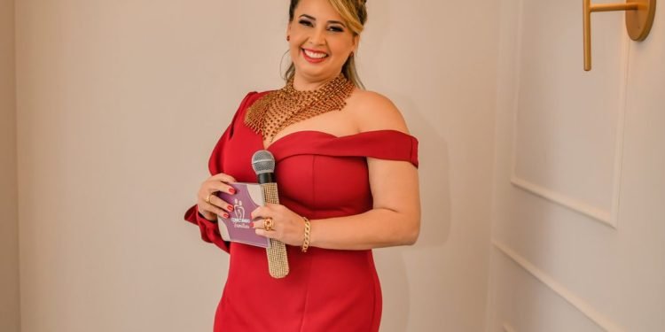 Dra. Francielle Lima - apresentadora do Programa Conectando Famílias