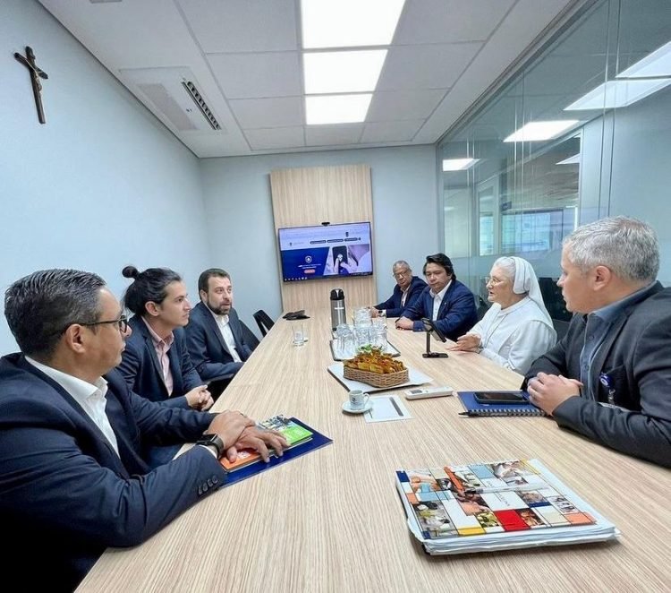 Senador e deputado federal visitam o Hospital Santa Marcelina