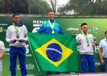 Johnatas Cruz durante a premiação