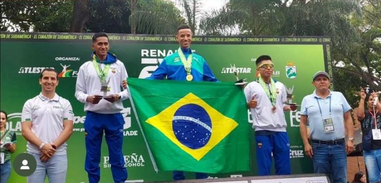 Johnatas Cruz durante a premiação