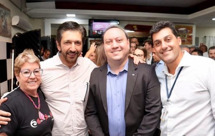 Roger Fildimaque ao lado do prefeito Ricardo Nunes - Crédito da Foto: Marcos Silva